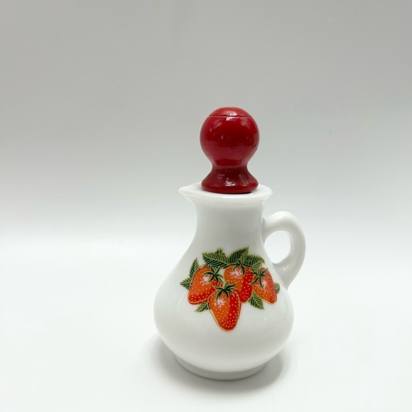 🍓🍨🛁Avon - Bubble Bath Milk Glass Empty Bottle “Strawberries And Cream” - Picture 2 of 16